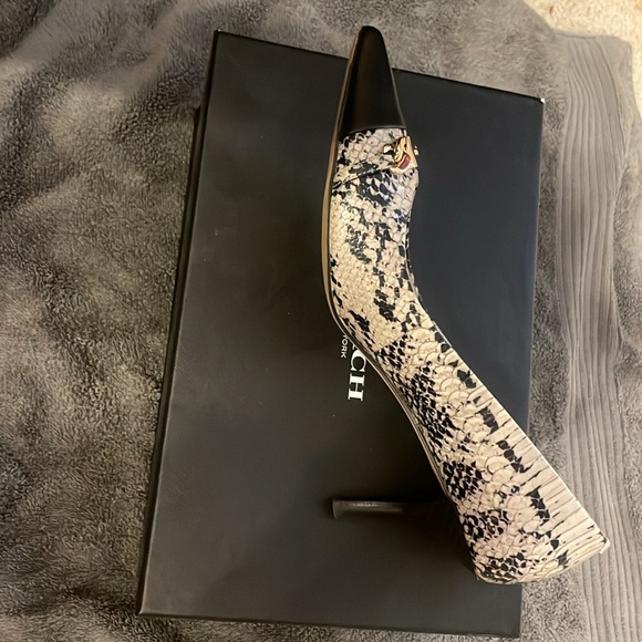 Use 2 times small lock on the heel. - Picture 2 of 5